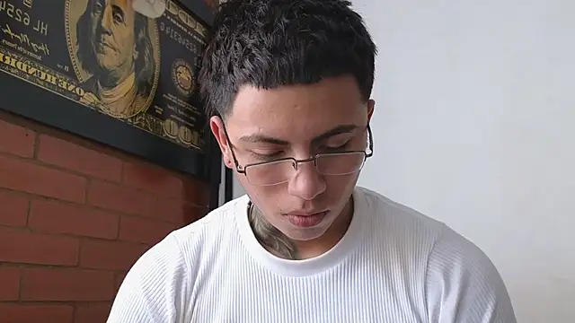 Snapshot of Thiago_x_Sahara chatting on January 27, 2025, 3:39 pm Thiago x Sahara online show from January 27, 2025, 3:39 pm