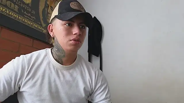 Snapshot of Thiago_x_Sahara chatting on February 10, 2025, 12:50 pm Thiago x Sahara online show from February 10, 2025, 12:50 pm