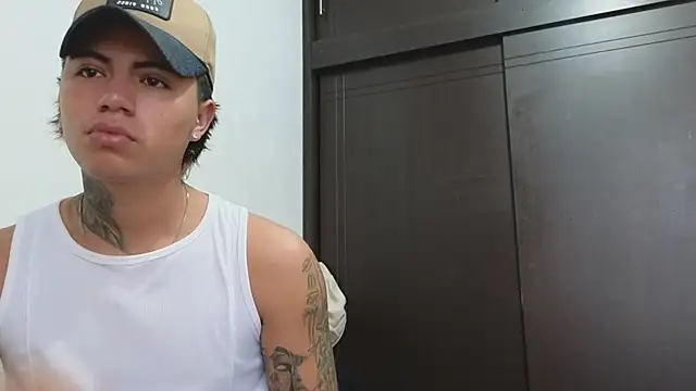 Snapshot of Thiago_x_Sahara chatting on February 25, 2025, 11:30 am Thiago x Sahara online show from February 25, 2025, 11:30 am