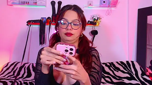 EmiF26 online show from November 7, 2025, 2:11 am