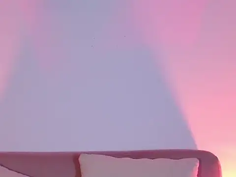 EmiF26 online show from April 7, 2026, 10:42 pm