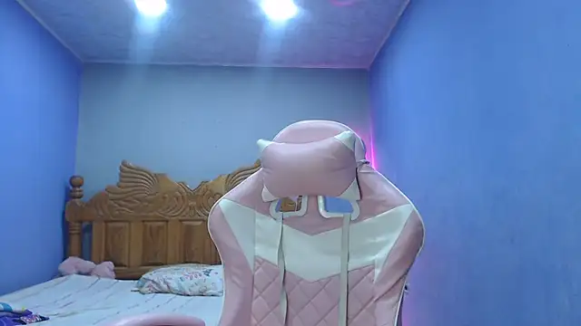 Coral0403 online show from November 20, 2025, 12:00 am