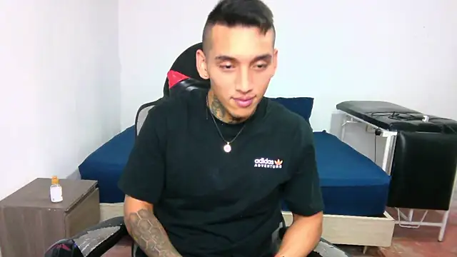 Snapshot of David_Adams2003 chatting on January 6, 2025, 3:08 pm David Adams2003 online show from January 6, 2025, 3:08 pm