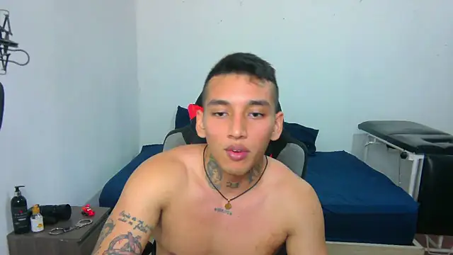 Snapshot of David_Adams2003 chatting on January 17, 2025, 2:39 pm David Adams2003 online show from January 17, 2025, 2:39 pm