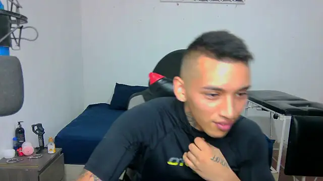 Snapshot of David_Adams2003 chatting on January 23, 2025, 3:32 pm David Adams2003 online show from January 23, 2025, 3:32 pm