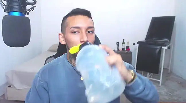 Snapshot of David_Adams2003 chatting on March 9, 2025, 1:48 pm David Adams2003 online show from March 9, 2025, 1:48 pm