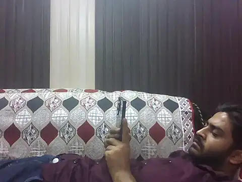 indihotguy online show from November 3, 2025, 11:33 am