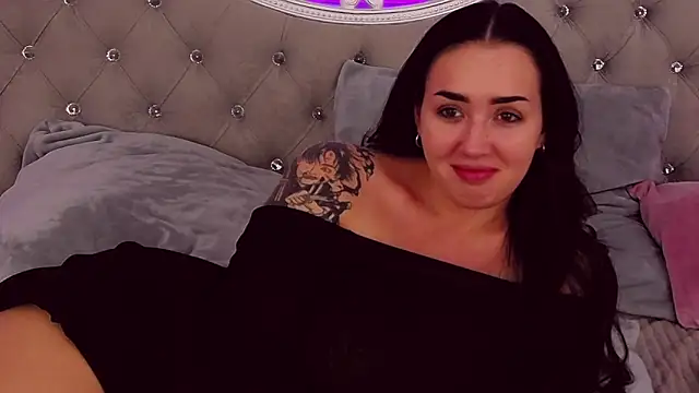 KimKhallifa online show from January 31, 2025, 10:52 am