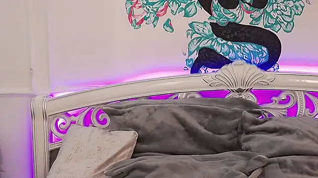 KimKhallifa online show from March 19, 2025, 10:44 am