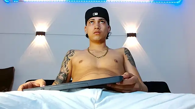 Br4ndxpimm online show from December 18, 2025, 8:04 pm