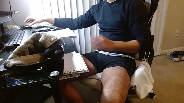 MrLatinKing online show from December 4, 2025, 2:21 am