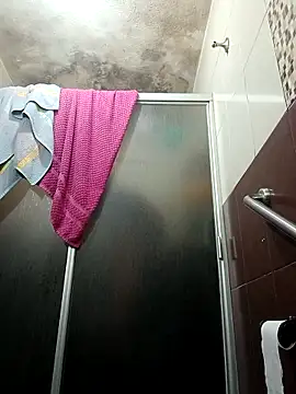 chinoxxx online show from April 17, 2026, 7:44 am