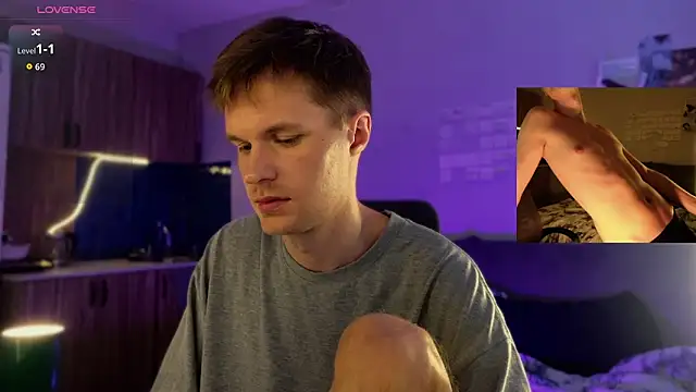 Leonnextdoor online show from March 19, 2026, 1:31 am