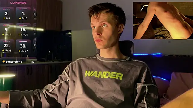 Leonnextdoor online show from April 18, 2026, 8:53 pm