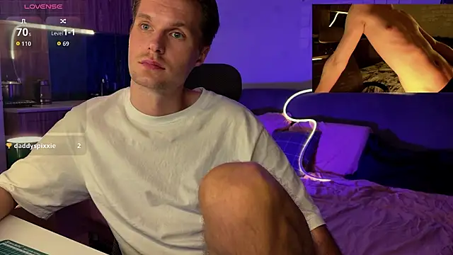 Leonnextdoor online show from April 30, 2026, 8:57 pm