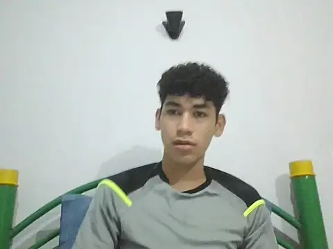 Snapshot of leo_teen chatting on January 18, 2025, 12:24 am leo teen online show from January 18, 2025, 12:24 am