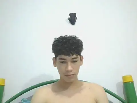 Snapshot of leo_teen chatting on January 20, 2025, 12:25 am leo teen online show from January 20, 2025, 12:25 am