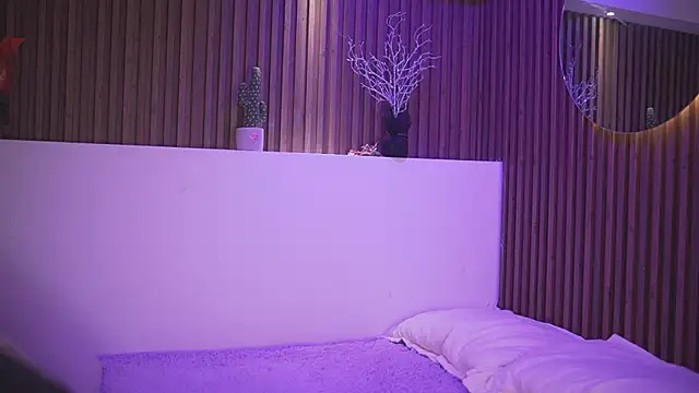 Camila dupont online show from April 7, 2026, 3:29 am