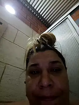 Snapshot of emili1998ve chatting on January 11, 2025, 5:10 am emili1998ve online show from January 11, 2025, 5:10 am