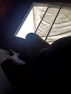 Snapshot of emili1998ve chatting on February 12, 2025, 6:40 pm emili1998ve online show from February 12, 2025, 6:40 pm