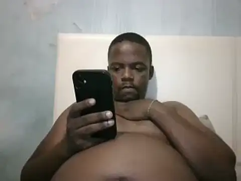 Snapshot of ThamiXX chatting on January 12, 2025, 11:04 pm ThamiXX online show from January 12, 2025, 11:04 pm