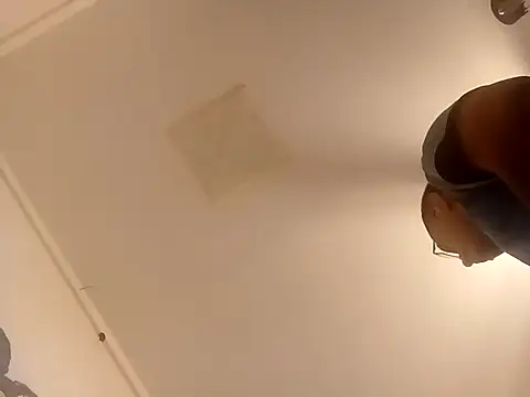 k1oudE online show from March 4, 2026, 12:05 am