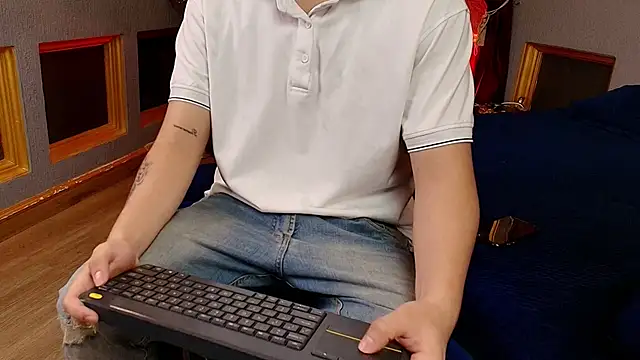 MarcoVitto online show from December 3, 2025, 11:52 am