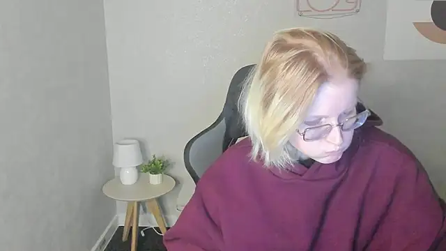 ElizabethHarpper online show from November 18, 2025, 1:11 am