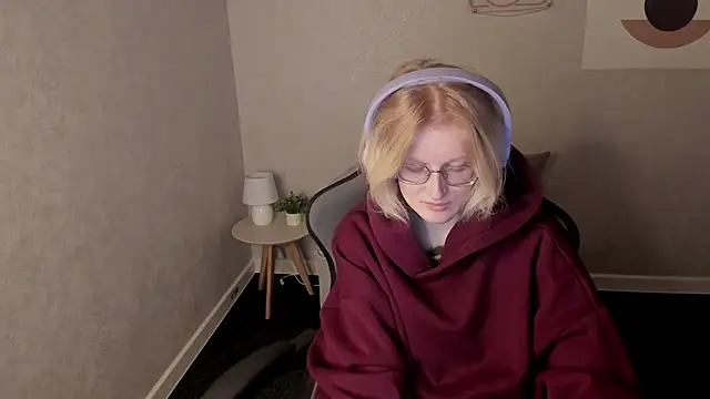 ElizabethHarpper online show from November 22, 2025, 1:15 am