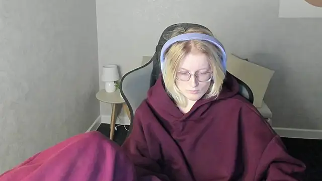 ElizabethHarpper online show from December 2, 2025, 1:00 am