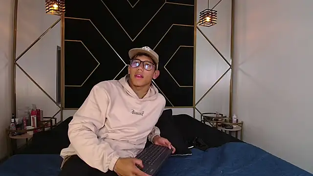 RyanPricee online show from October 22, 2025, 4:24 am