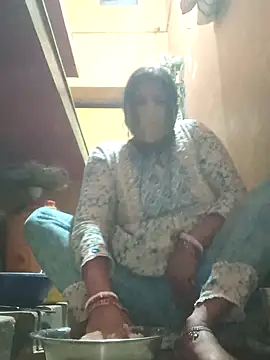 Hot muskaan online show from February 14, 2025, 1:51 pm