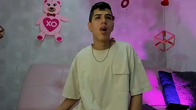 Snapshot of Angel_Khouri chatting on February 19, 2025, 3:17 am Angel Khouri online show from February 19, 2025, 3:17 am