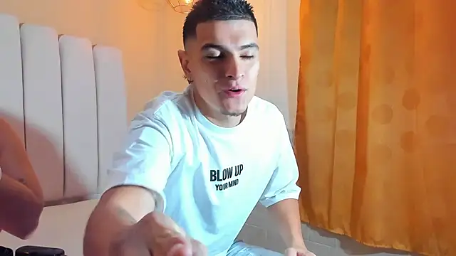 Snapshot of DAVID_VICTORIAA chatting on January 18, 2025, 12:26 pm DAVID VICTORIAA online show from January 18, 2025, 12:26 pm