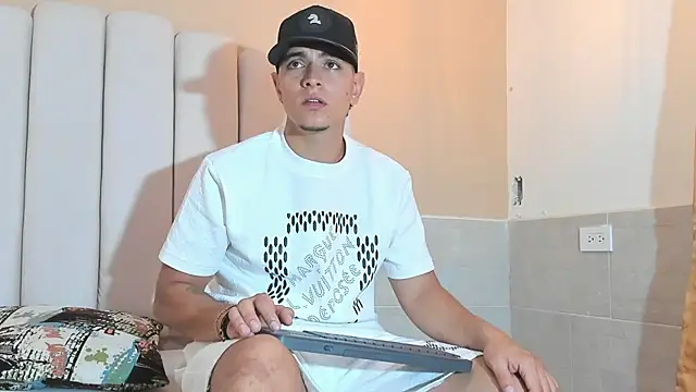 Snapshot of DAVID_VICTORIAA chatting on January 28, 2025, 6:49 pm DAVID VICTORIAA online show from January 28, 2025, 6:49 pm