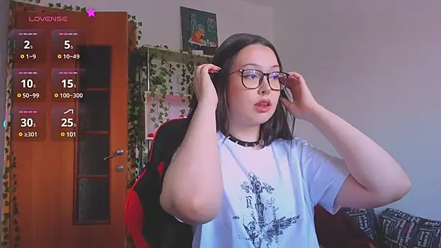 kittenrisha online show from February 17, 2025, 9:35 am