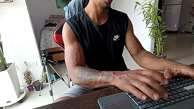 Snapshot of Adam_Valenciia chatting on February 14, 2026, 4:59 pm Adam Valenciia online show from February 14, 2026, 4:59 pm