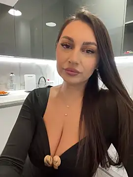 claraxjoyy online show from February 3, 2025, 4:35 am