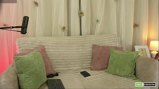 cute erelis  online show from January 9, 2026, 12:13 am