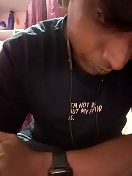 Remo0 online show from October 4, 2025, 3:54 pm