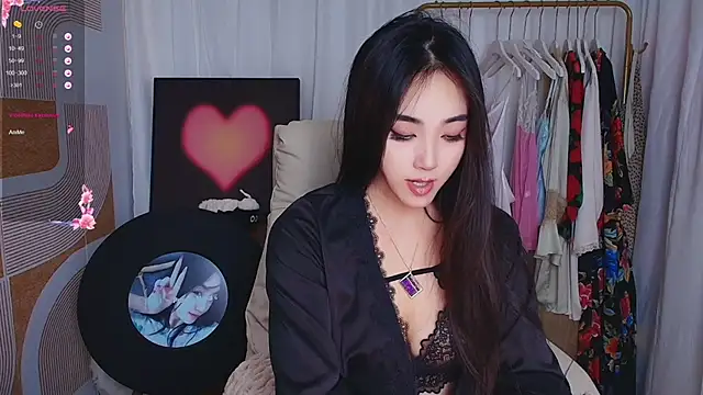 xiaotiantian-76 online show from November 20, 2025, 4:12 am