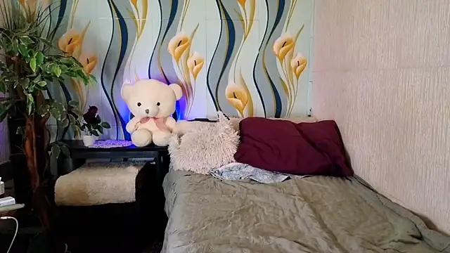 Snapshot of roxyyyrose chatting on February 11, 2025, 8:42 pm roxyyyrose online show from February 11, 2025, 8:42 pm