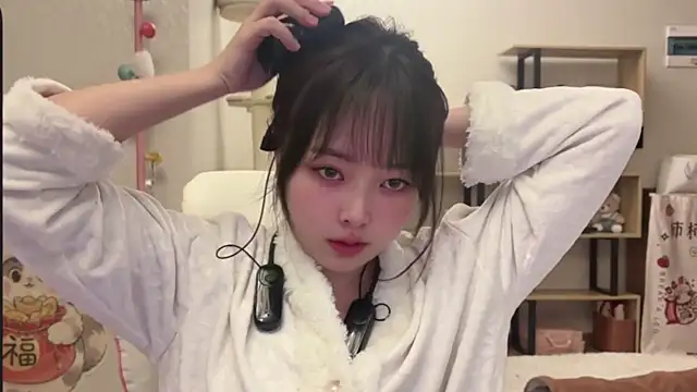 Chenjing0 online show from January 12, 2026, 12:54 pm