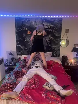 damselaintstressn online show from October 7, 2025, 6:05 pm