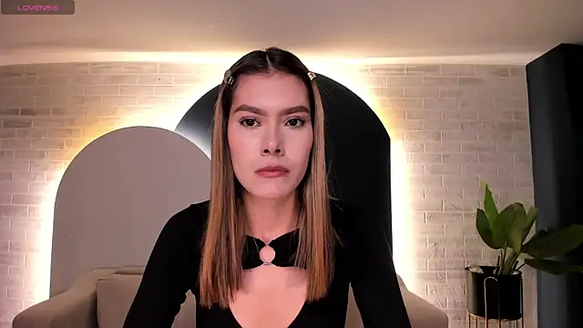 Snapshot of NiaSalvatore chatting on June 6, 2026, 6:45 pm NiaSalvatore online show from June 6, 2026, 6:45 pm