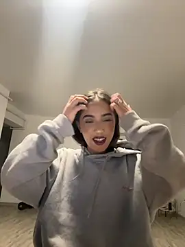 miaceleste online show from September 17, 2025, 8:43 pm