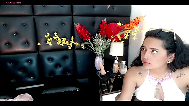 Carolaine01 online show from February 20, 2025, 1:25 am