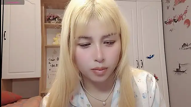 Lucky-xiuxiu online show from February 24, 2025, 5:33 am