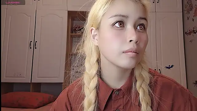 Lucky-xiuxiu online show from February 26, 2025, 1:21 am