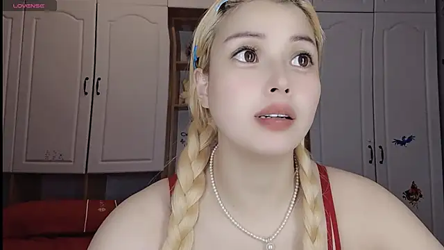 Lucky-xiuxiu online show from March 4, 2025, 5:11 am